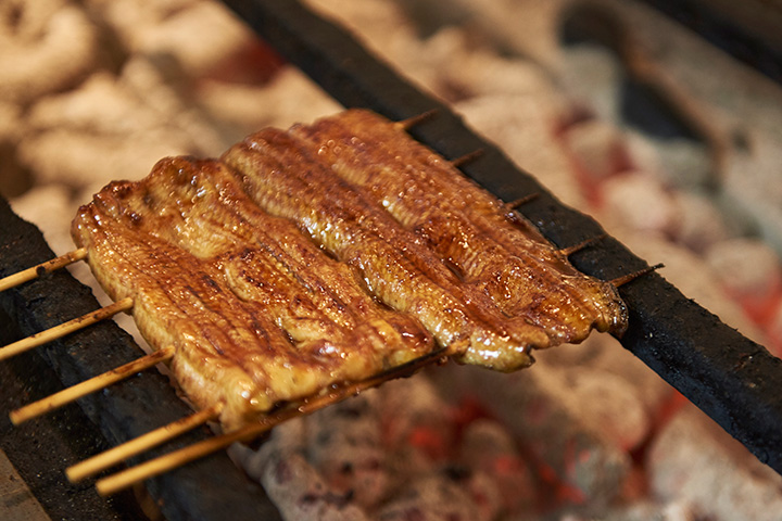 あっさりしたタレで焼き上げる蒲焼き