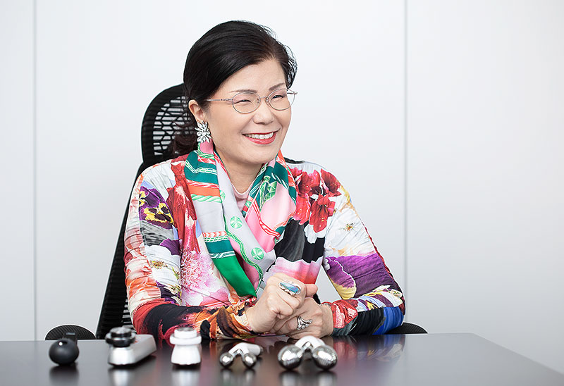 山﨑 貴三代
