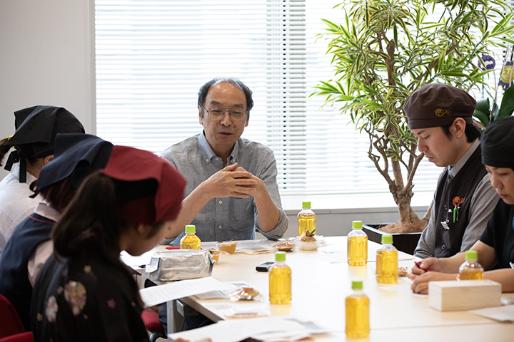 小野先生のお話に聞き入る参加者たち