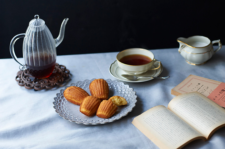 幸福の記憶に寄せて マドレーヌと紅茶でプルーストに浸る秋 三越の食マガジン Mitsukoshi Days 三越 店舗情報