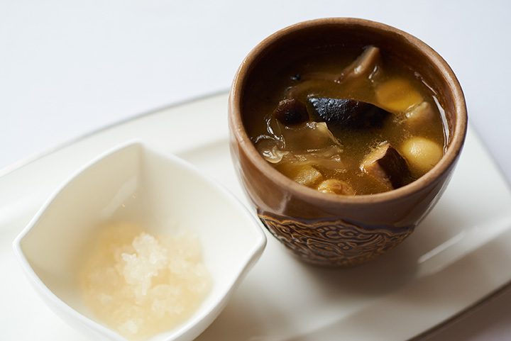 西太后好み、燕の巣ときのこのスープ