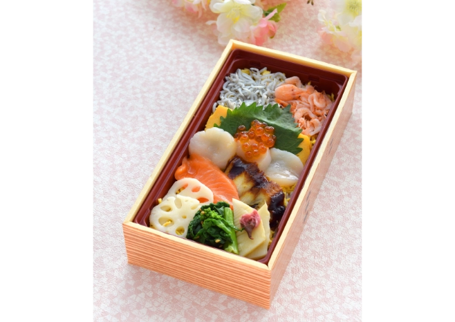 春の贅沢ちらし（釜揚げしらすと桜海老）