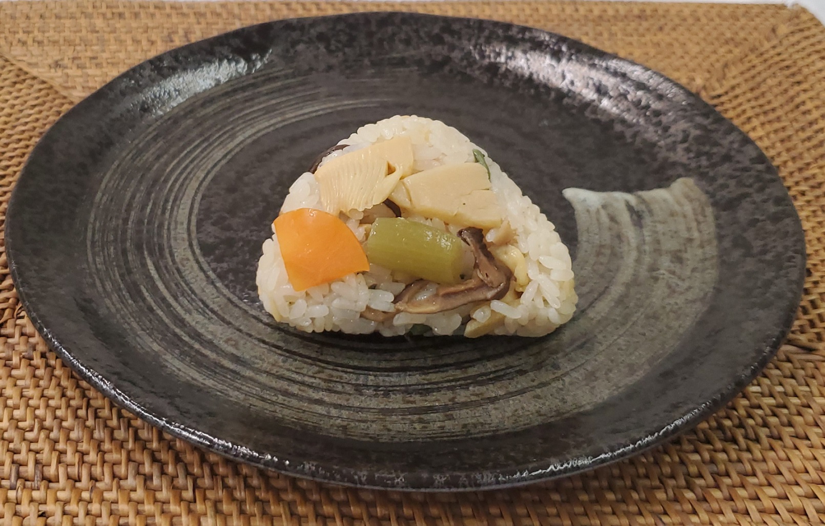 竹の子山菜おこわおにぎり