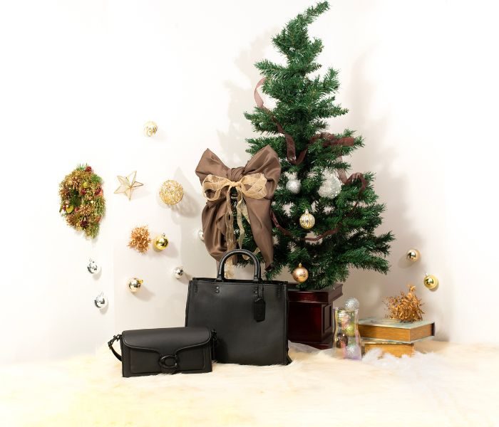＜COACH＞HOLIDAY 2023 