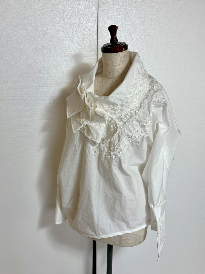 ＜春は魔法のsirohane ブラウス＞POP UP